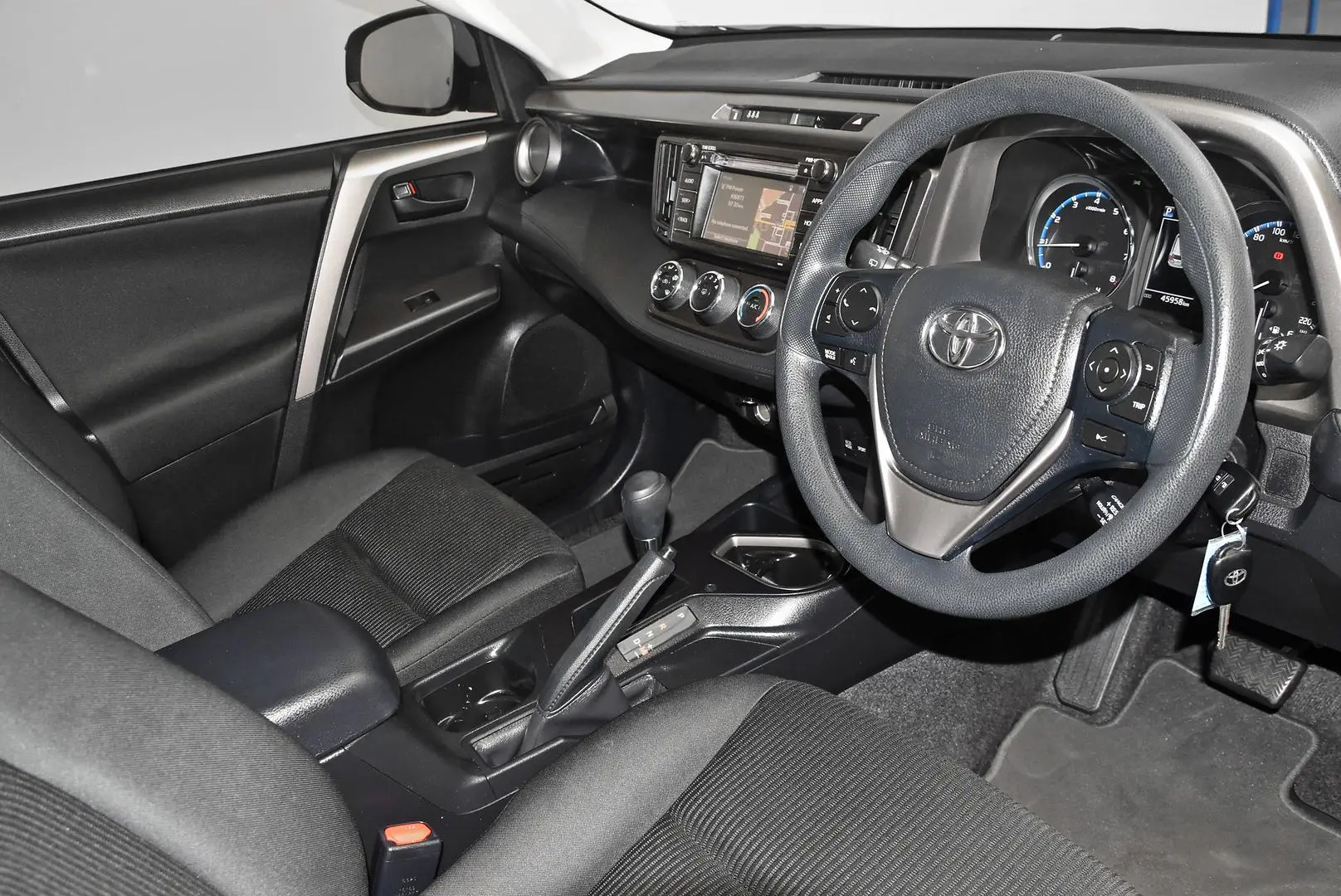 2018 Toyota RAV4 Gallery Image 8