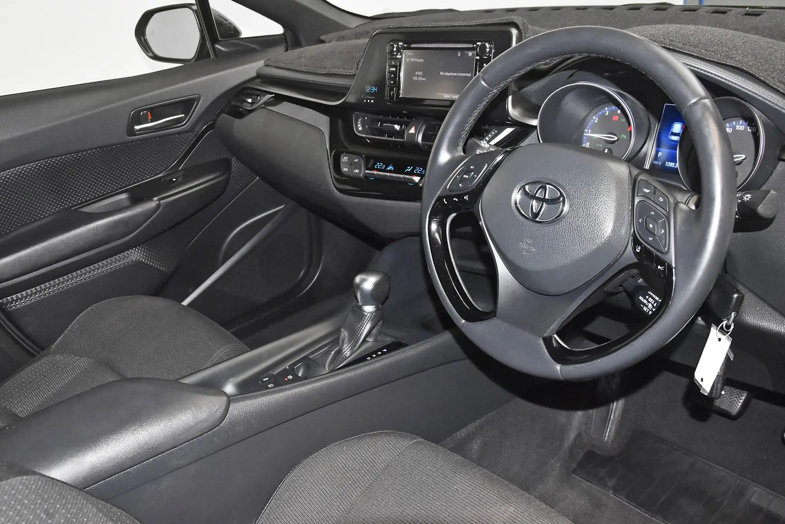 2018 Toyota C-HR Gallery Image 8