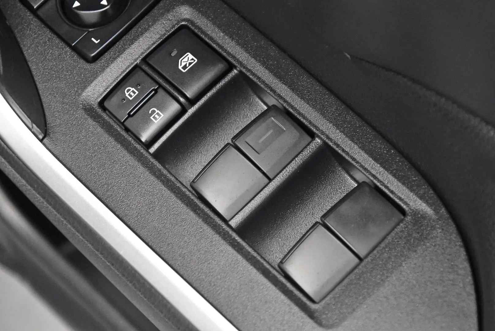 2025 Toyota RAV4 Gallery Image 10