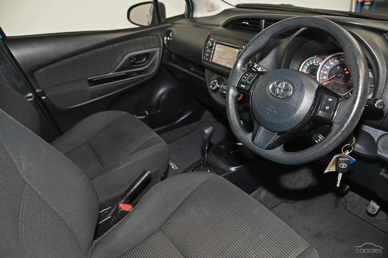 2017 Toyota Yaris Image 8
