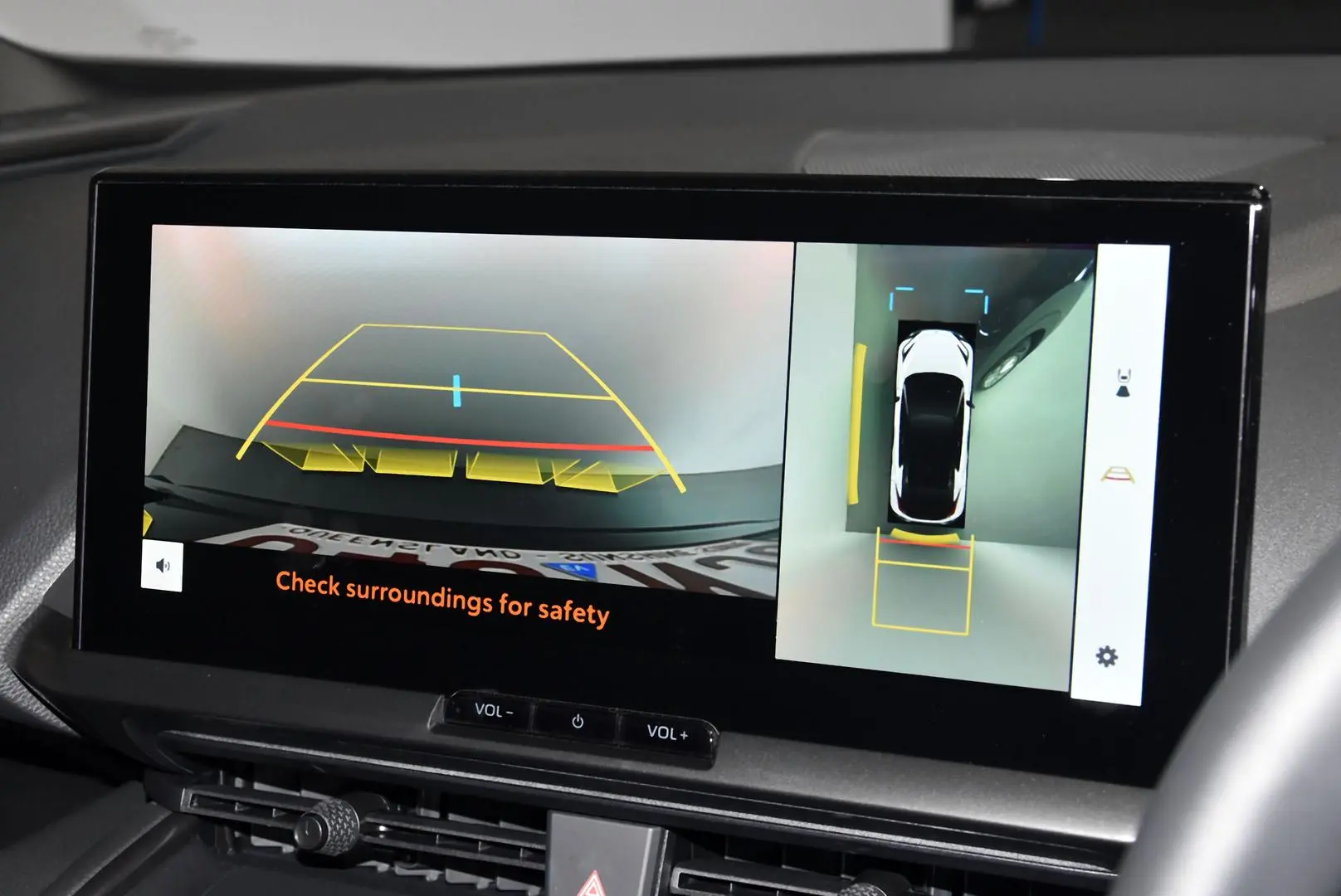 2025 Toyota C-HR Gallery Image 12