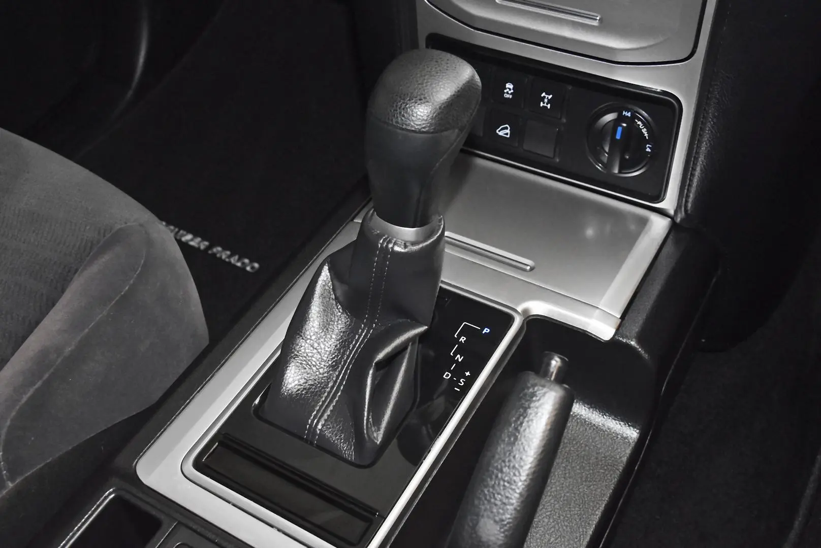 2021 Toyota Landcruiser Prado Gallery Image 12