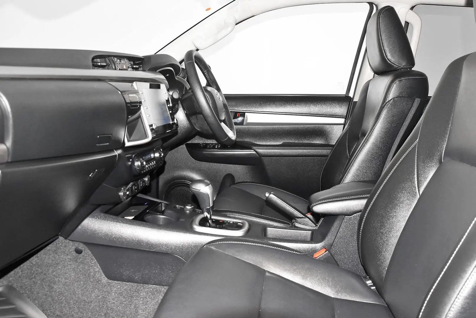 2025 Toyota Hilux Gallery Image 17