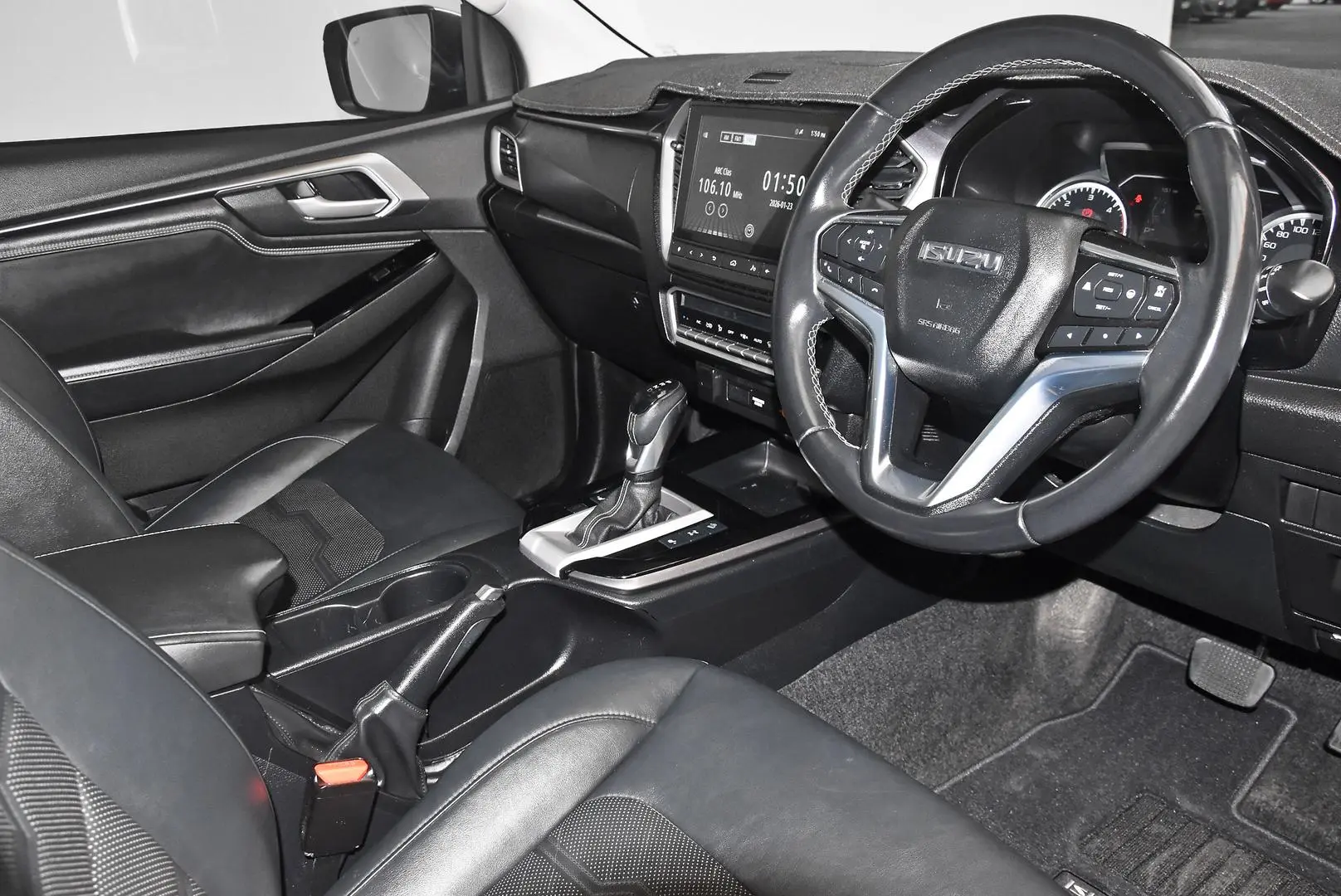 2022 Isuzu D-MAX Gallery Image 8