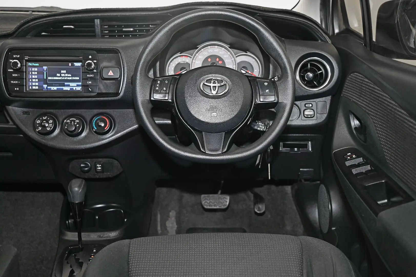 2017 Toyota Yaris Image 14