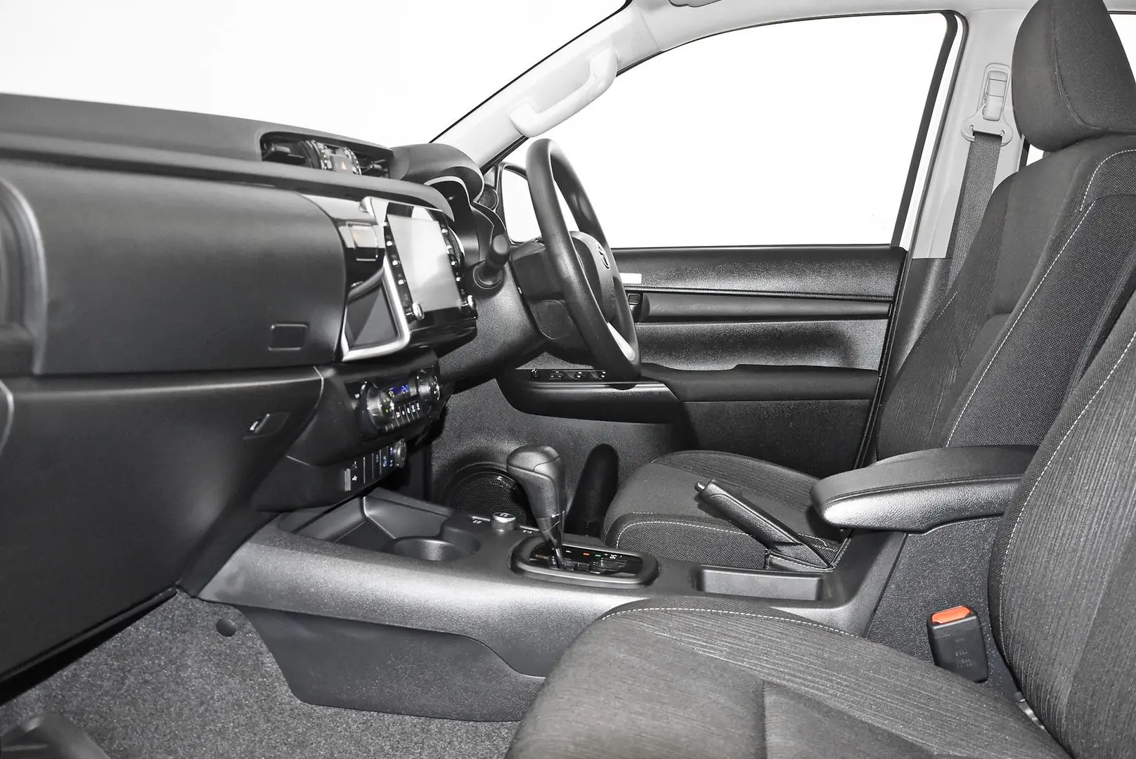 2024 Toyota Hilux Gallery Image 17