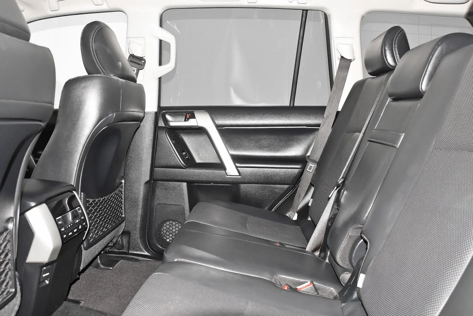 2021 Toyota Landcruiser Prado Gallery Image 16