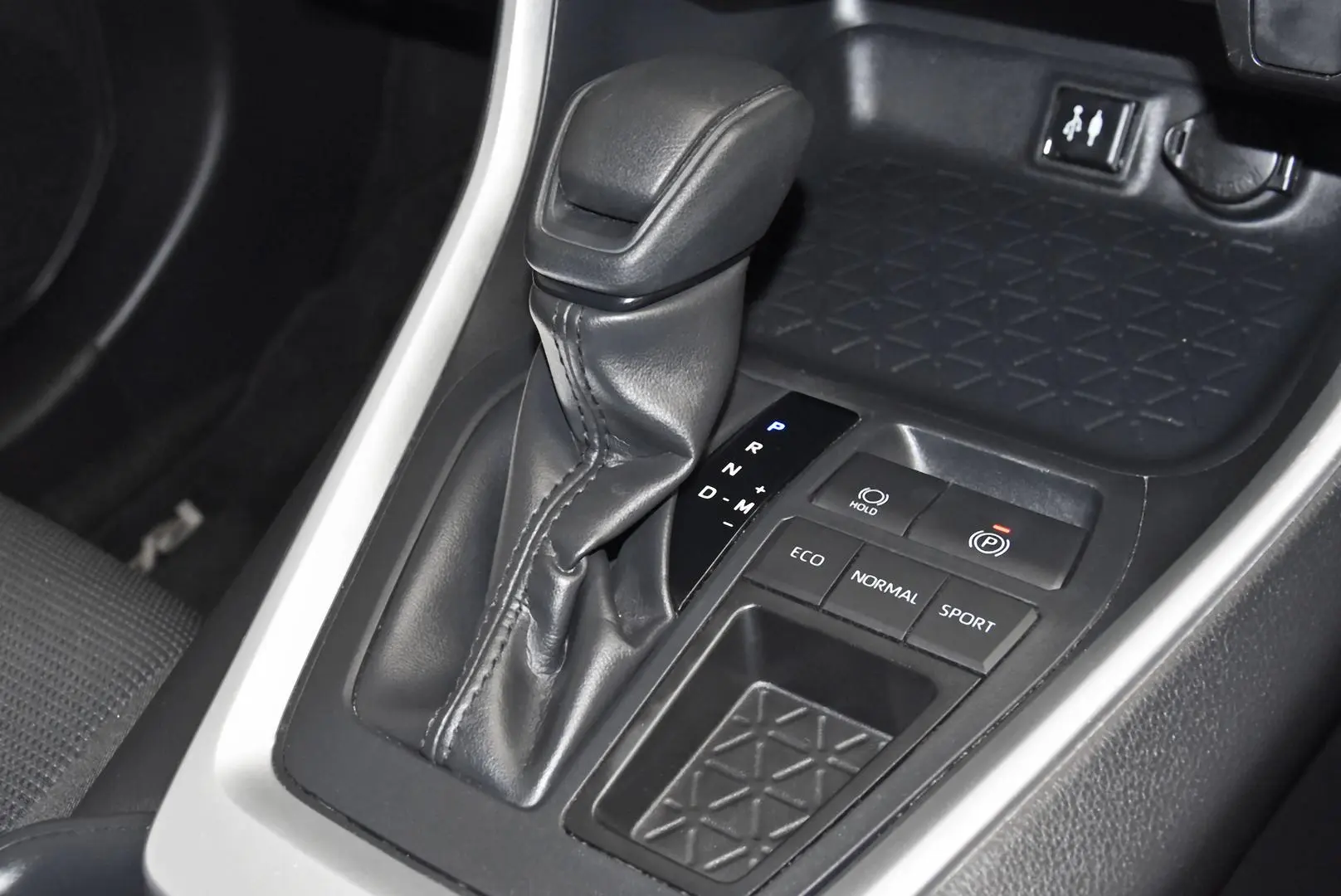 2019 Toyota RAV4 Gallery Image 13