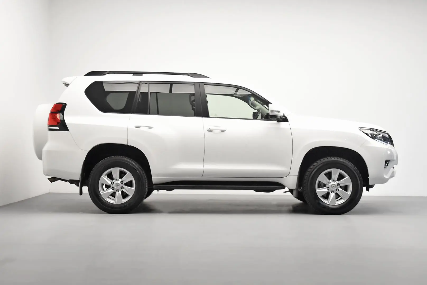 2021 Toyota Landcruiser Prado Gallery Image 3