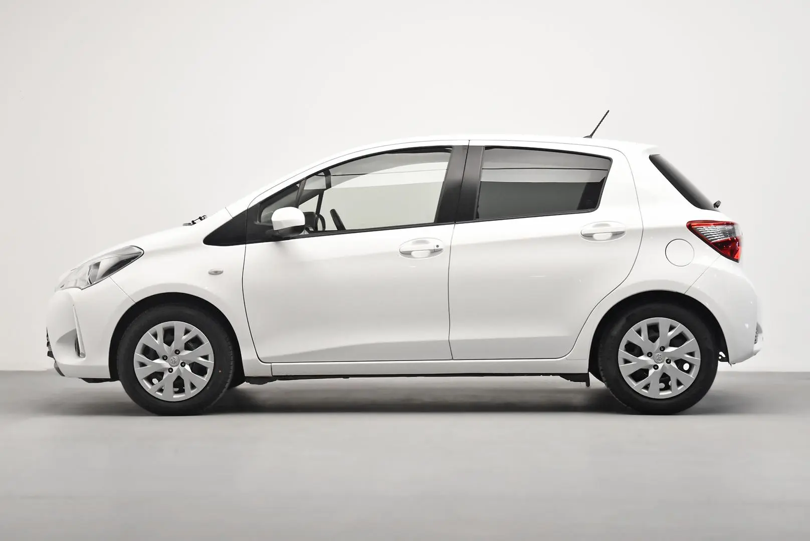 2019 Toyota Yaris Gallery Image 4