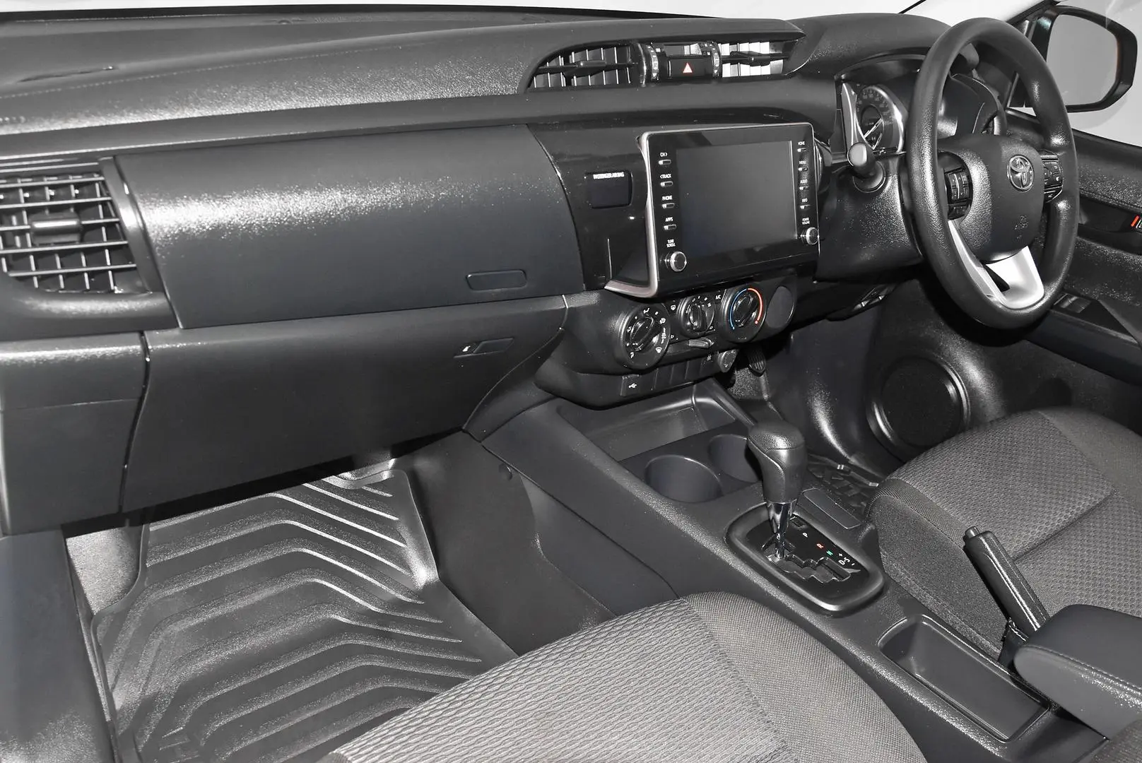 2025 Toyota Hilux Gallery Image 16