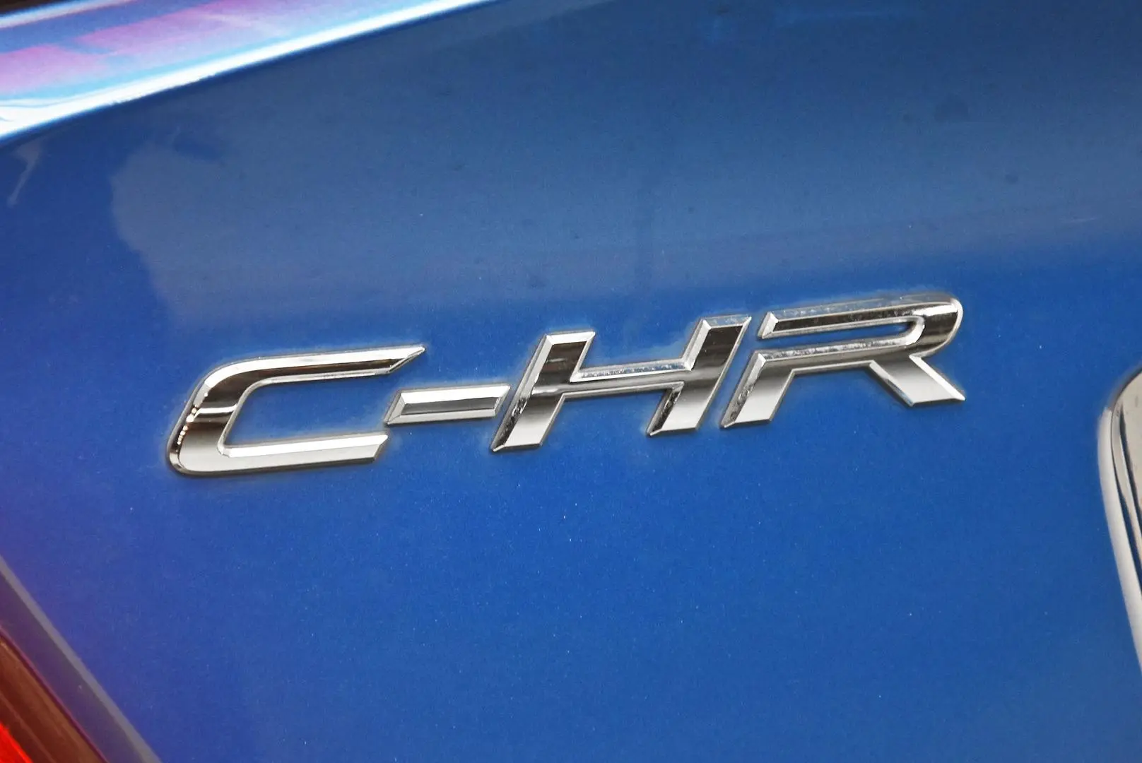 2017 Toyota C-HR Gallery Image 7