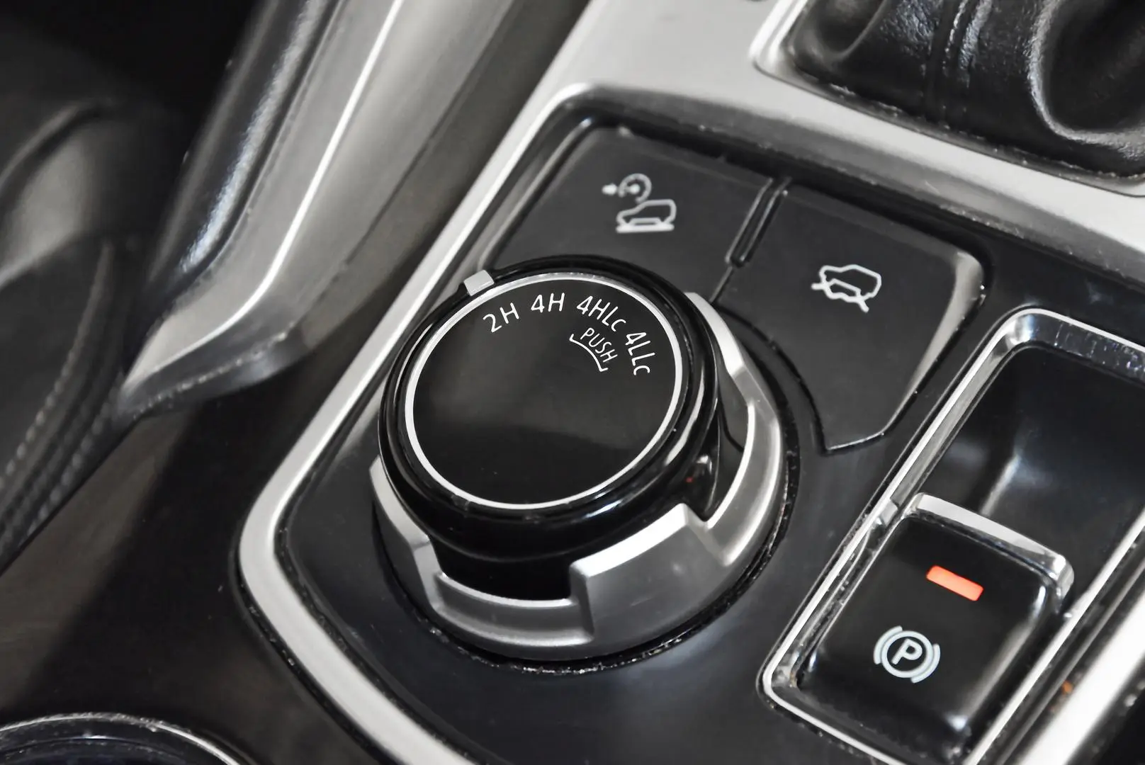 2018 Mitsubishi Pajero Sport Gallery Image 14