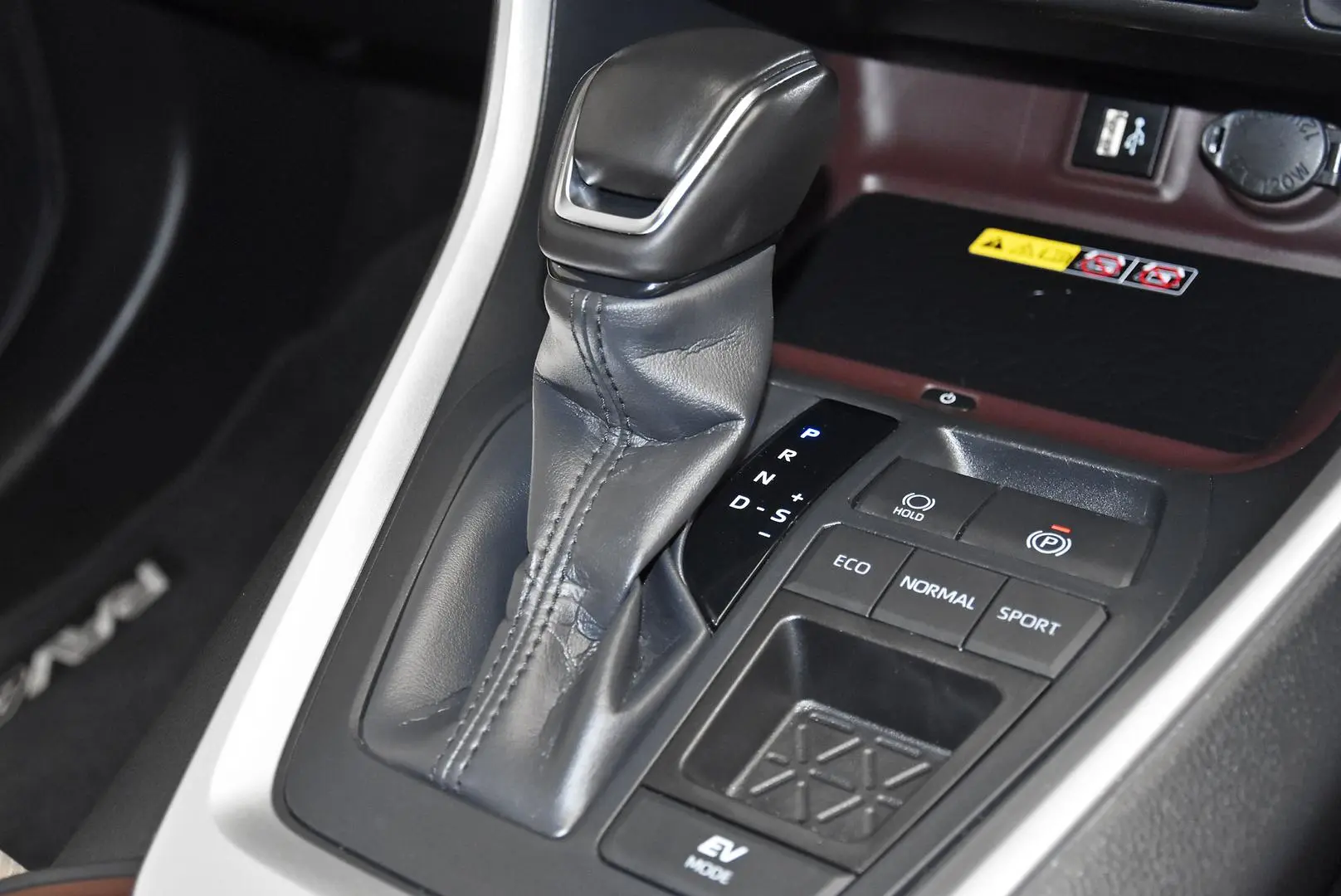 2024 Toyota RAV4 Gallery Image 15