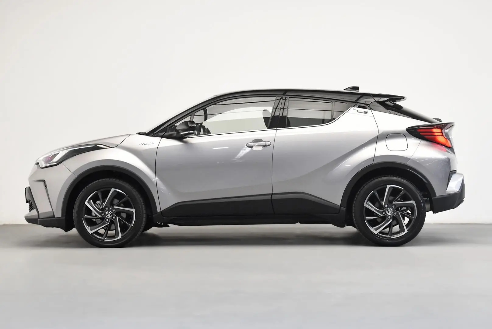 2023 Toyota C-HR Gallery Image 4