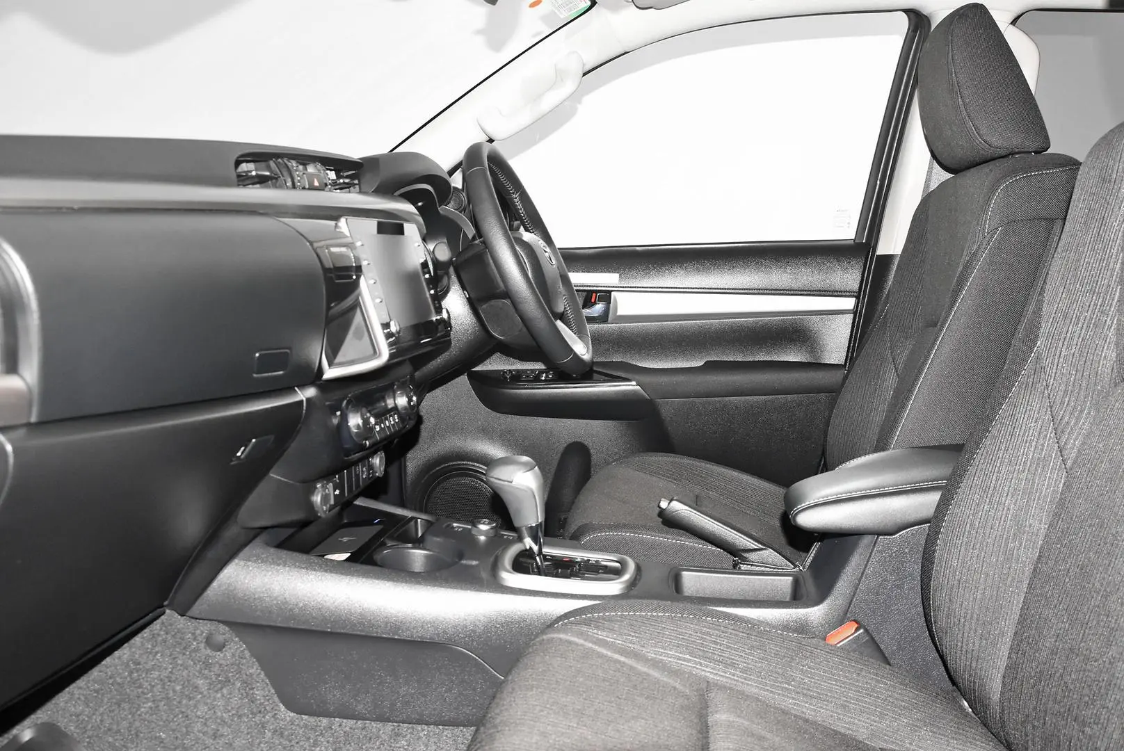 2025 Toyota Hilux Gallery Image 18