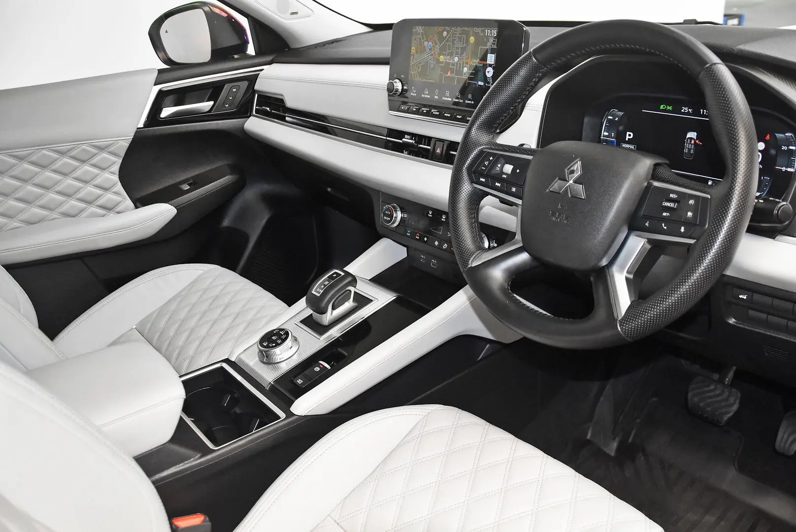 2022 Mitsubishi Outlander Gallery Image 9