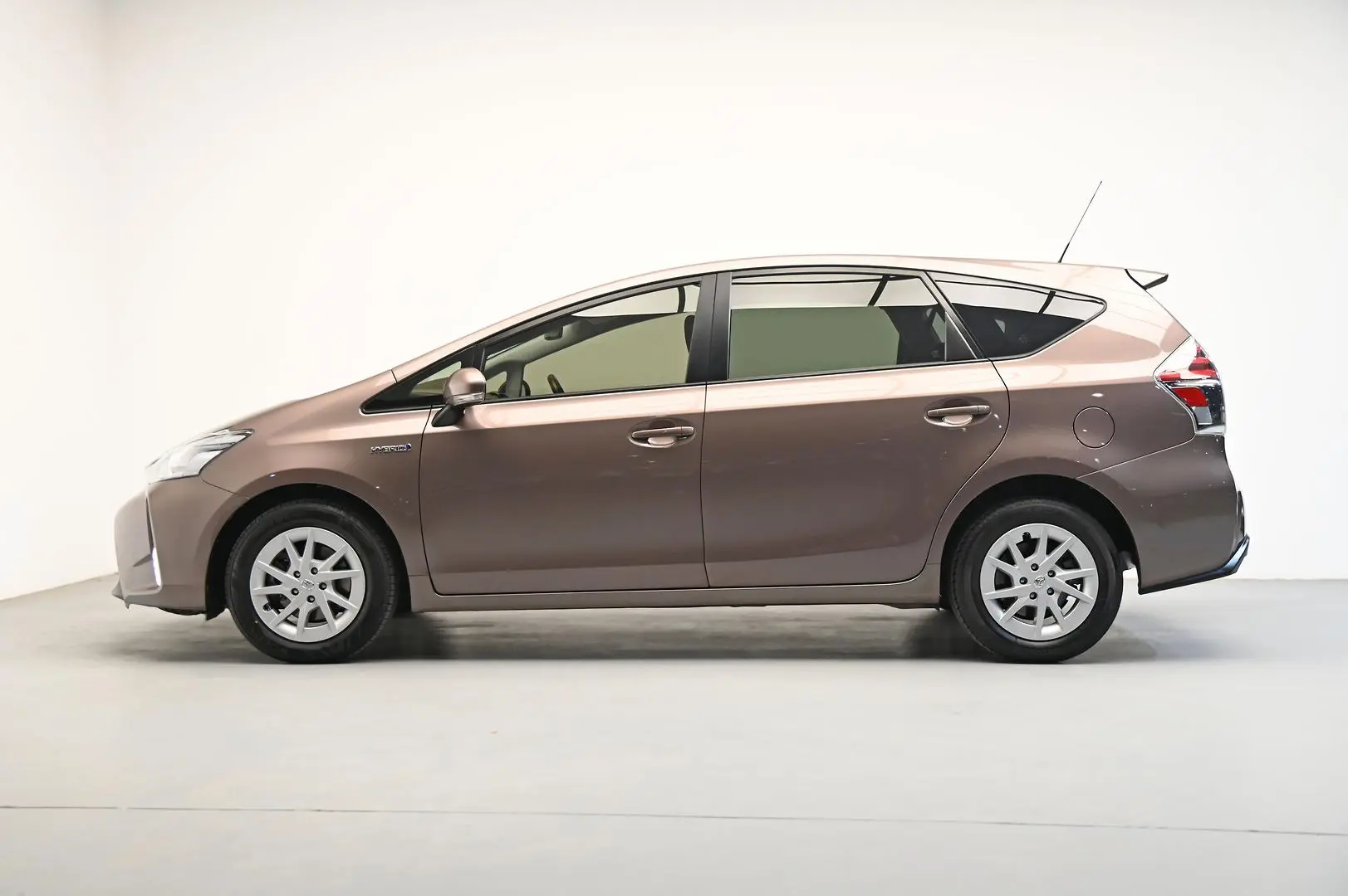 2019 Toyota Prius V Image 4