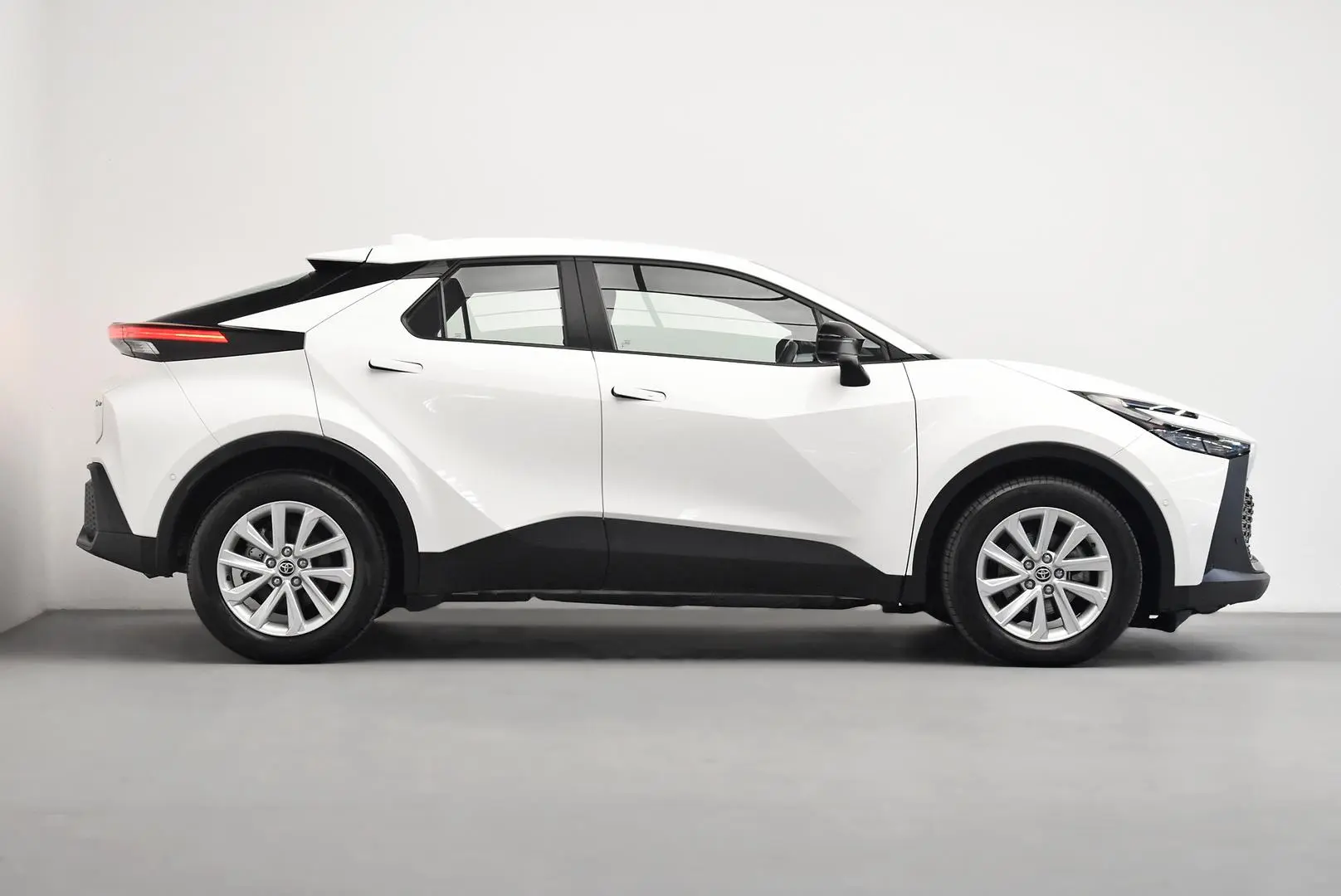 2024 Toyota C-HR Gallery Image 3