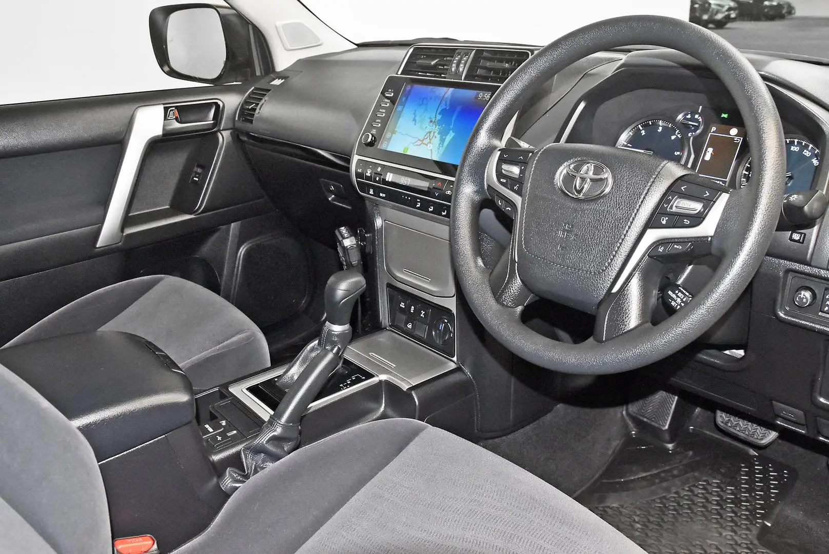 2022 Toyota Landcruiser Prado Gallery Image 7