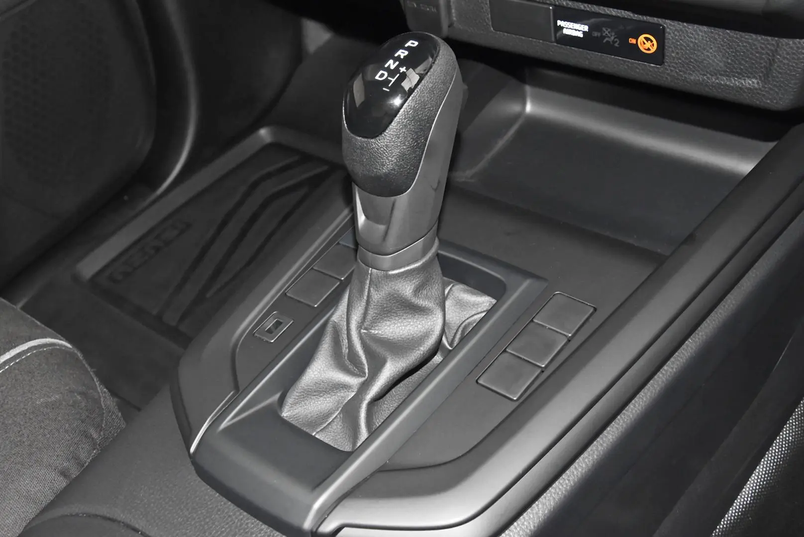 2025 Isuzu D-MAX Gallery Image 12