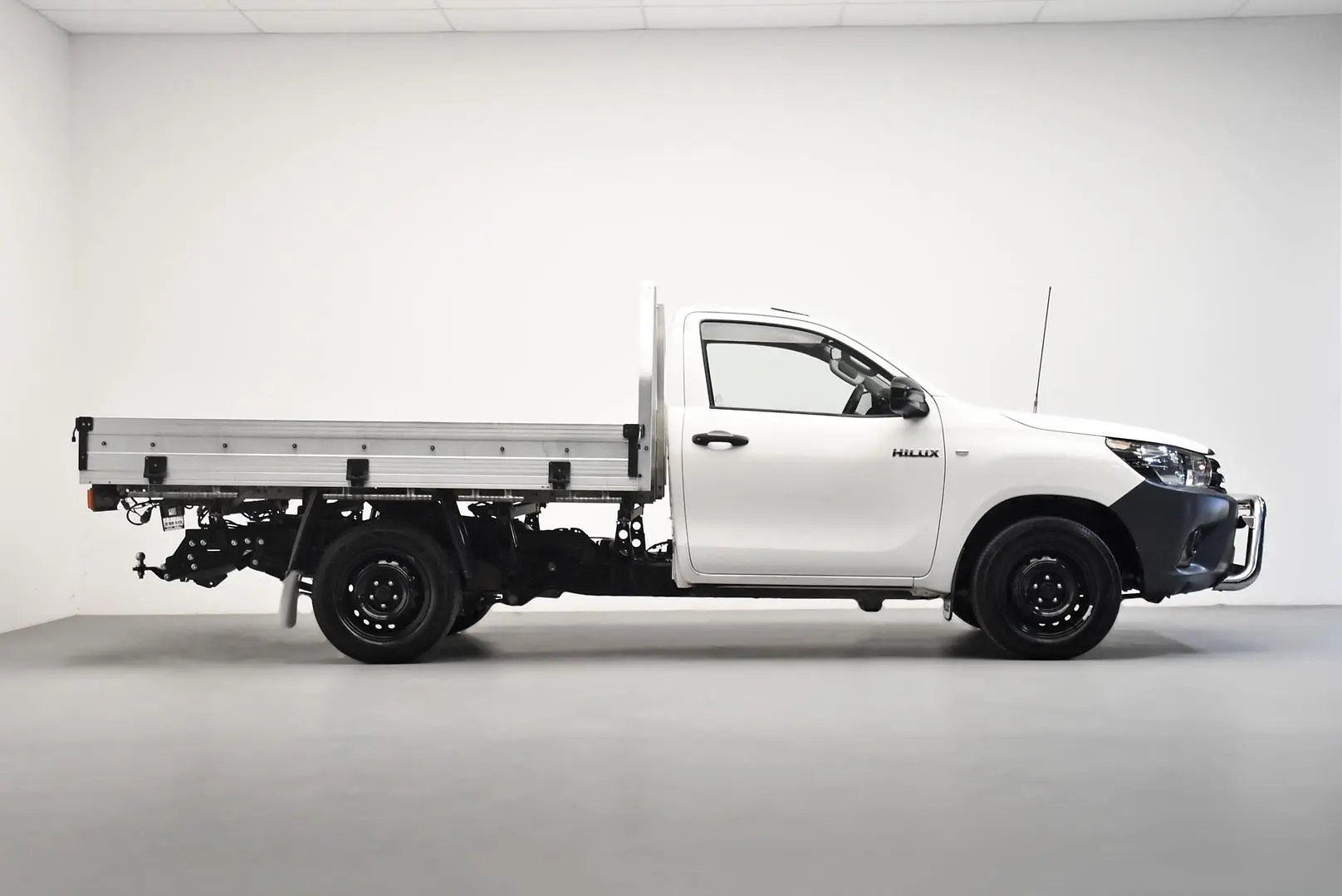 2019 Toyota Hilux Gallery Image 3