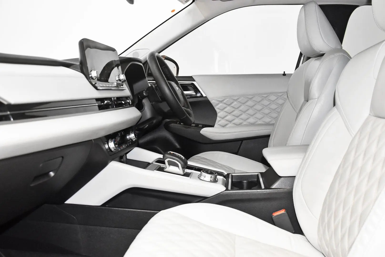 2022 Mitsubishi Outlander Gallery Image 19