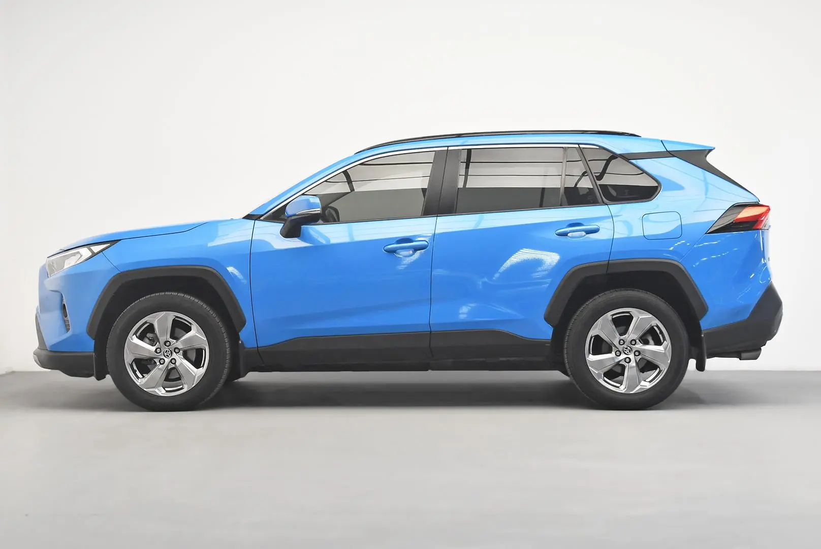 2020 Toyota RAV4 Gallery Image 4