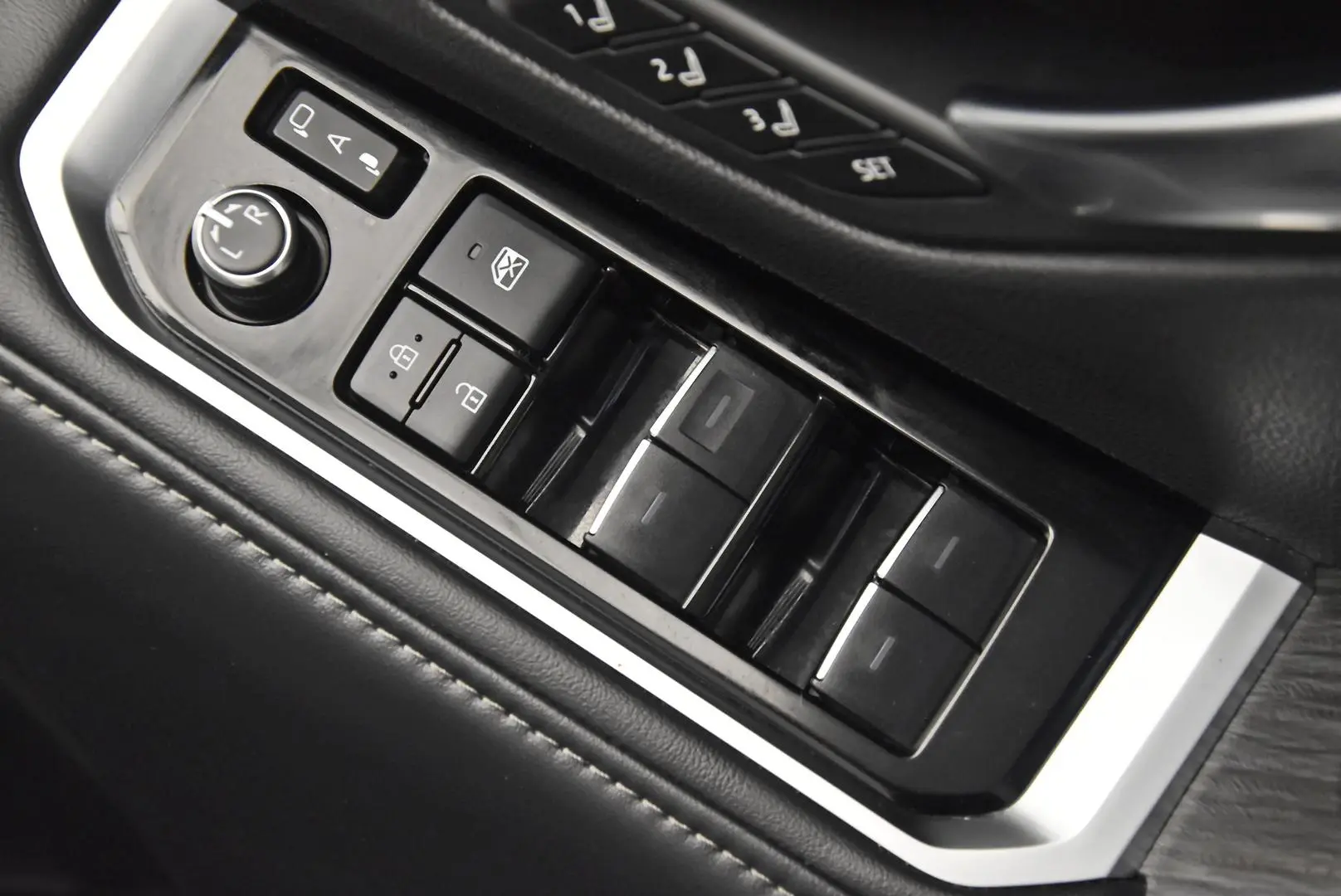 2025 Toyota Landcruiser Gallery Image 9