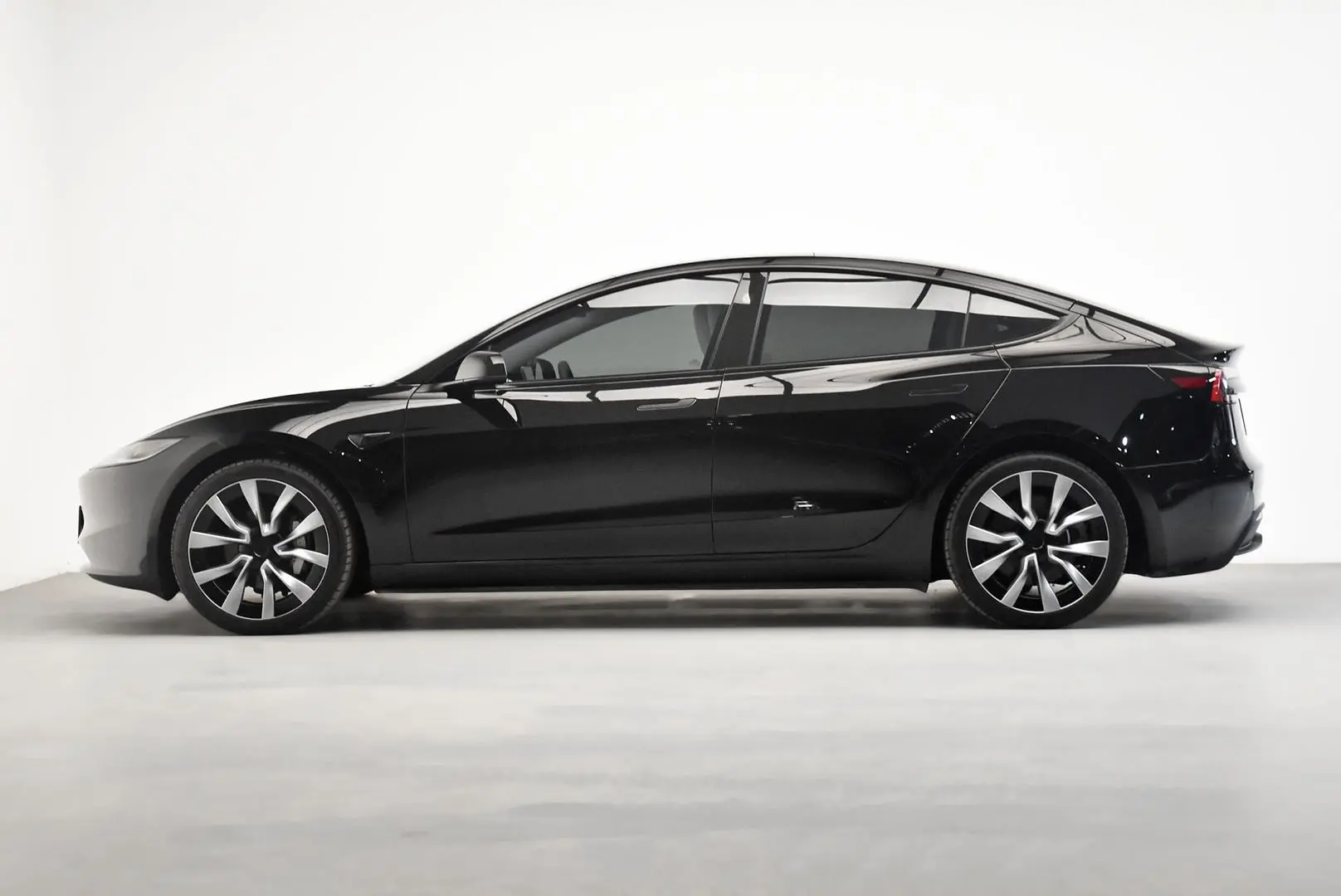2024 Tesla Model 3 Gallery Image 4