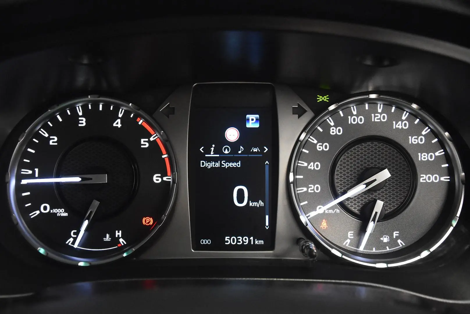 2021 Toyota Hilux Gallery Image 8