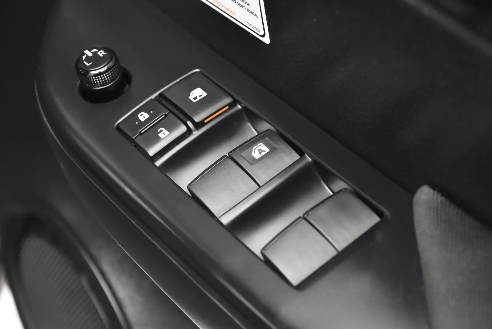 2022 Toyota Hilux Gallery Image 9