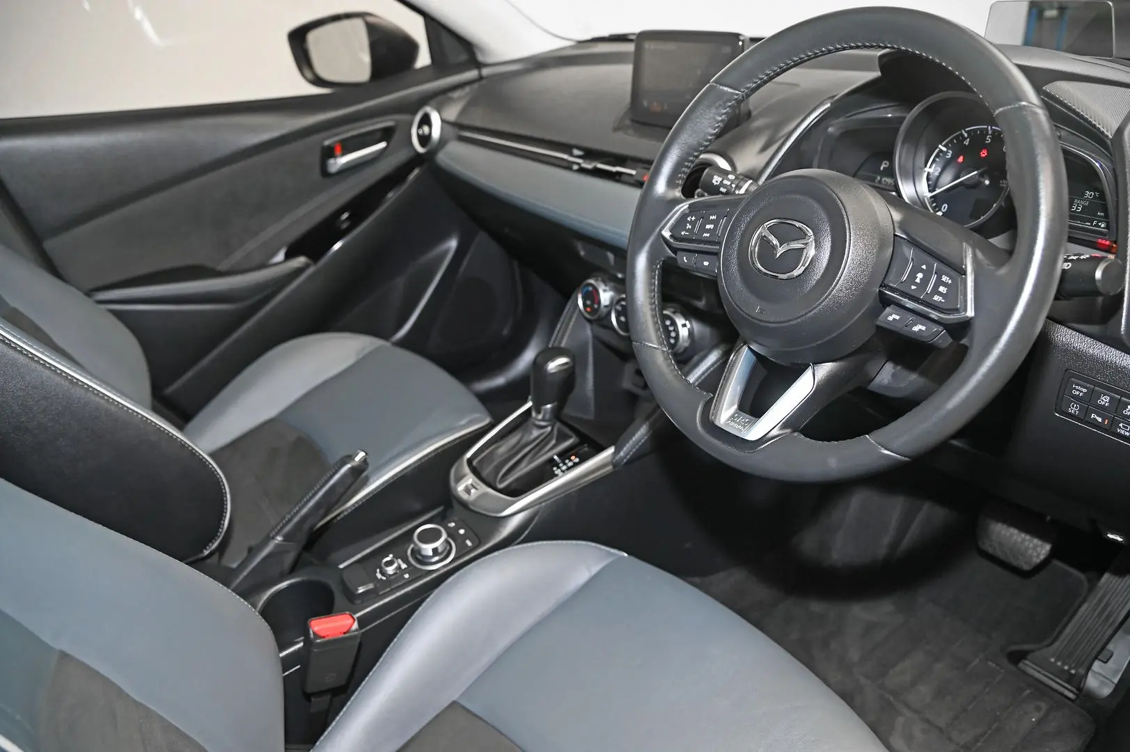 2022 Mazda 2 Image 8