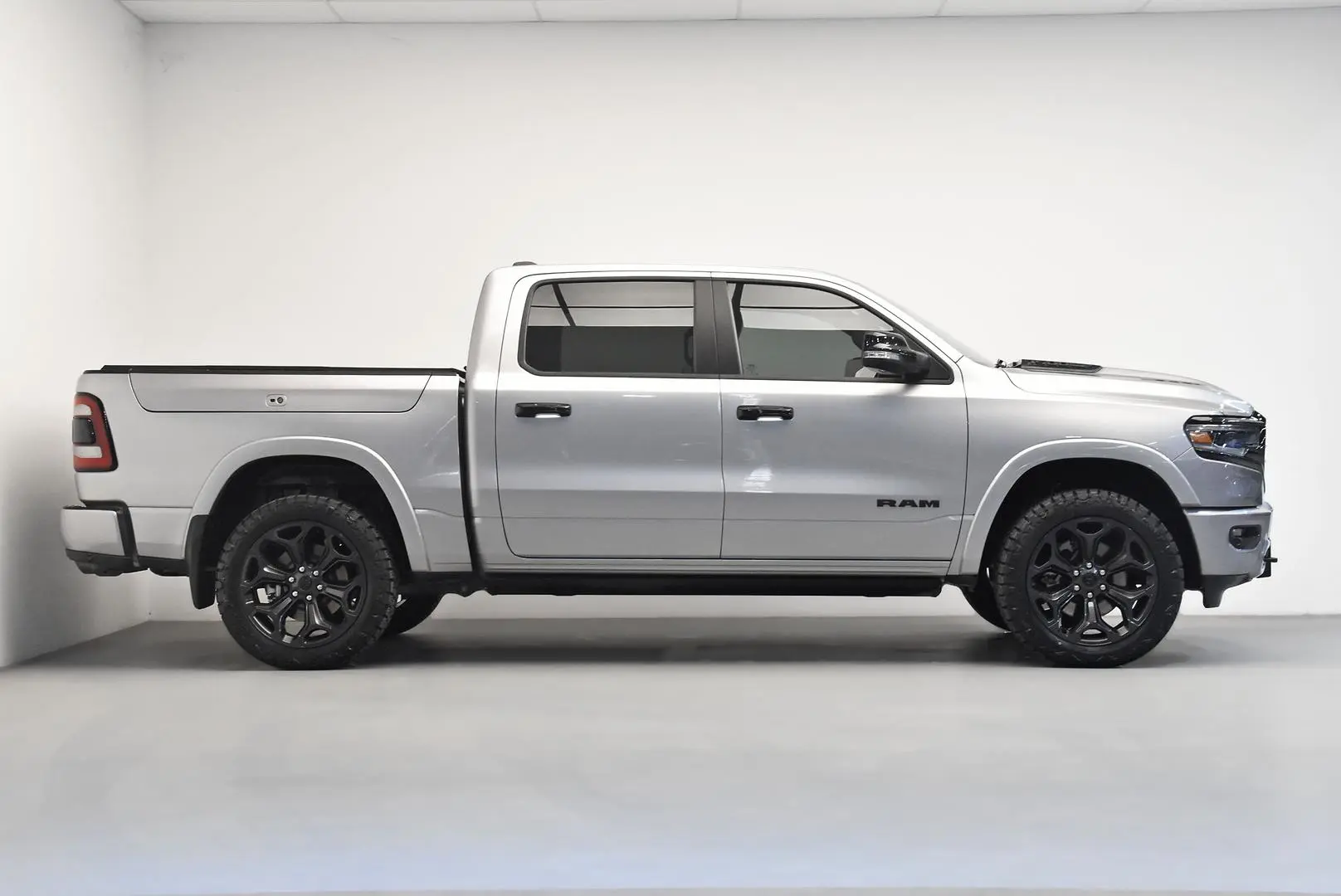 2024 RAM 1500 Gallery Image 3