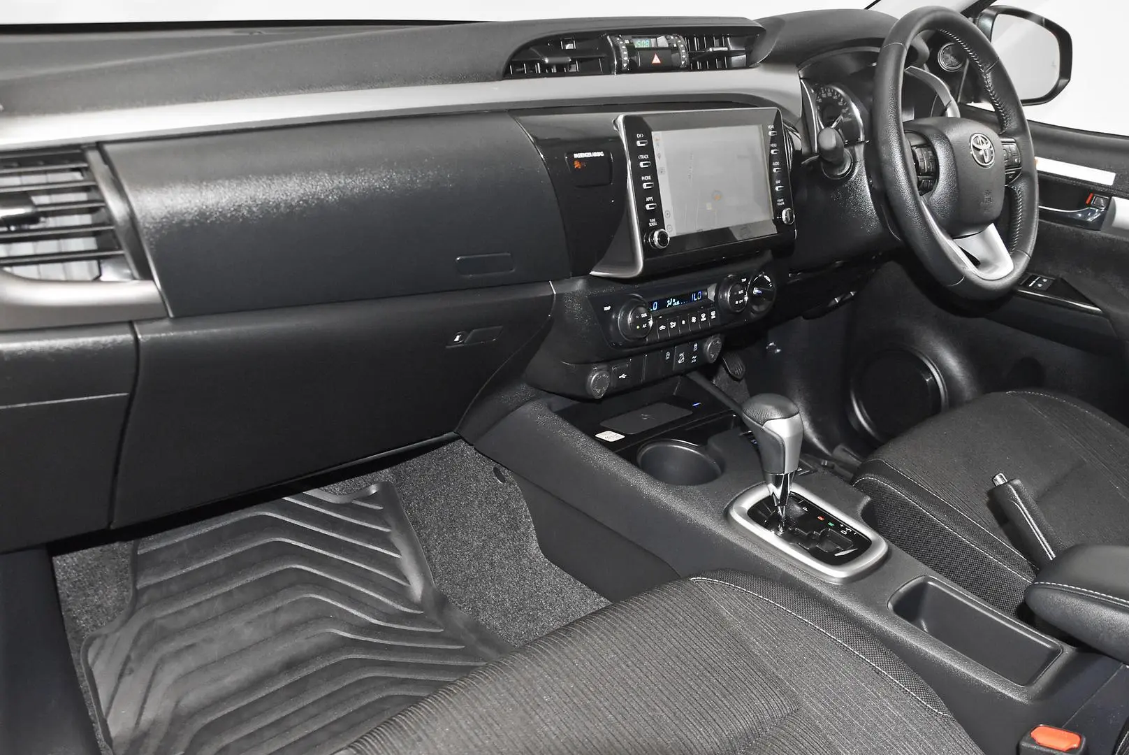 2025 Toyota Hilux Gallery Image 17