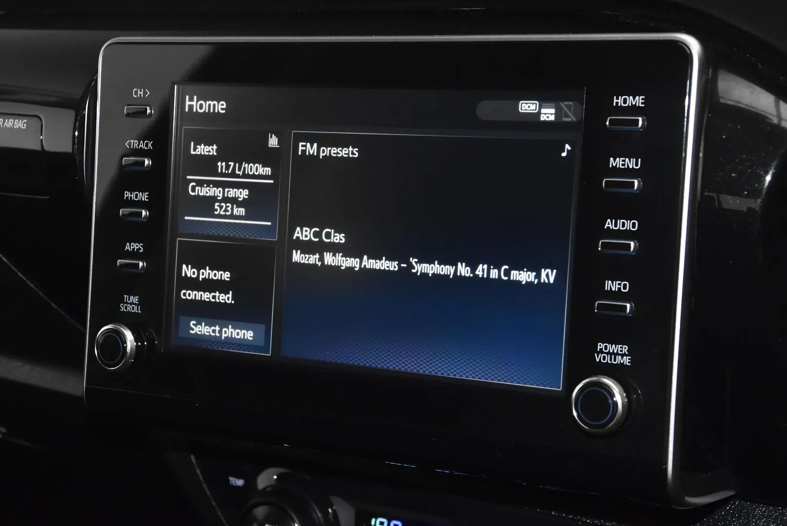 2025 Toyota Hilux Gallery Image 11