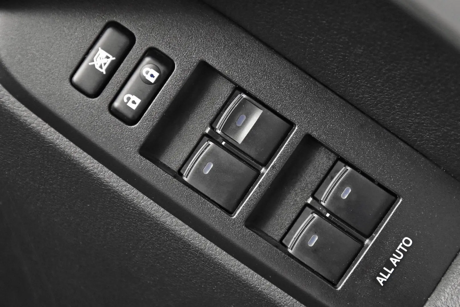2023 Toyota Landcruiser Prado Gallery Image 8
