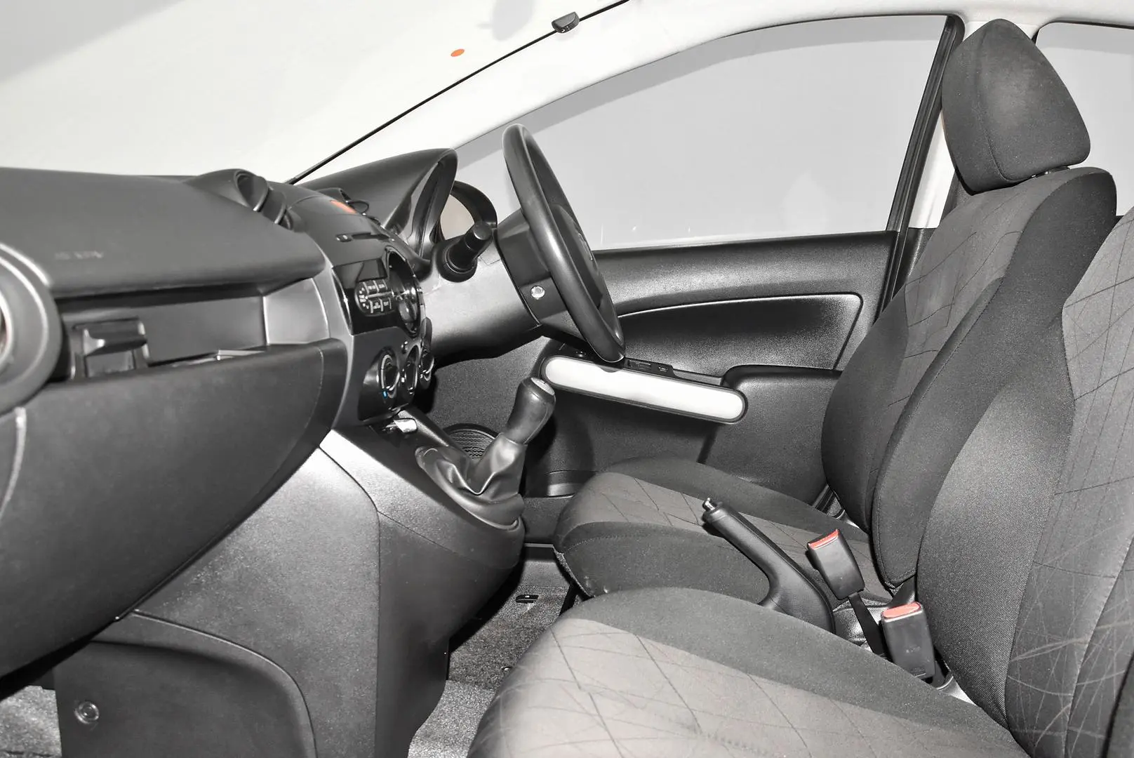 2014 Mazda 2 Gallery Image 16