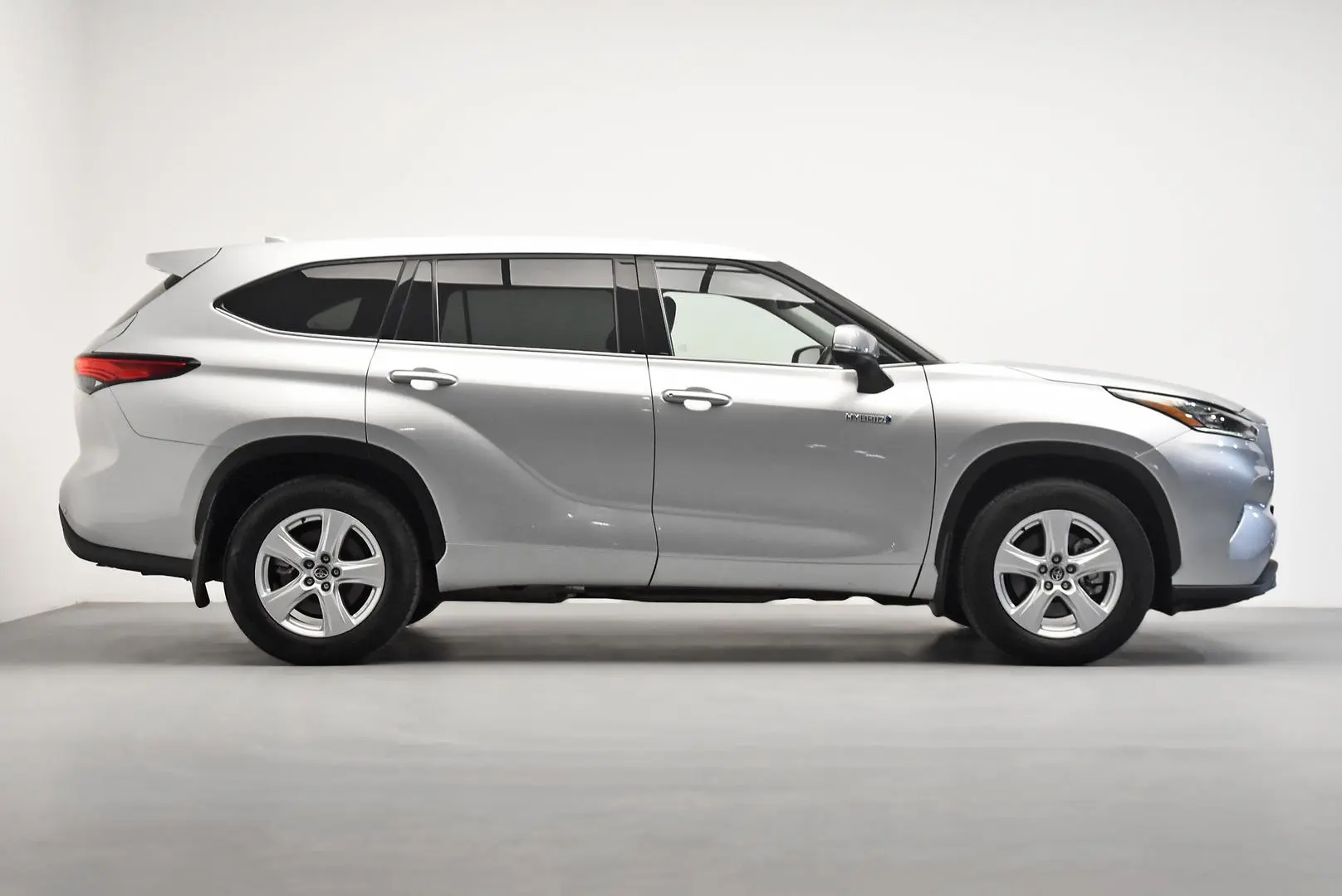 2021 Toyota Kluger Gallery Image 3