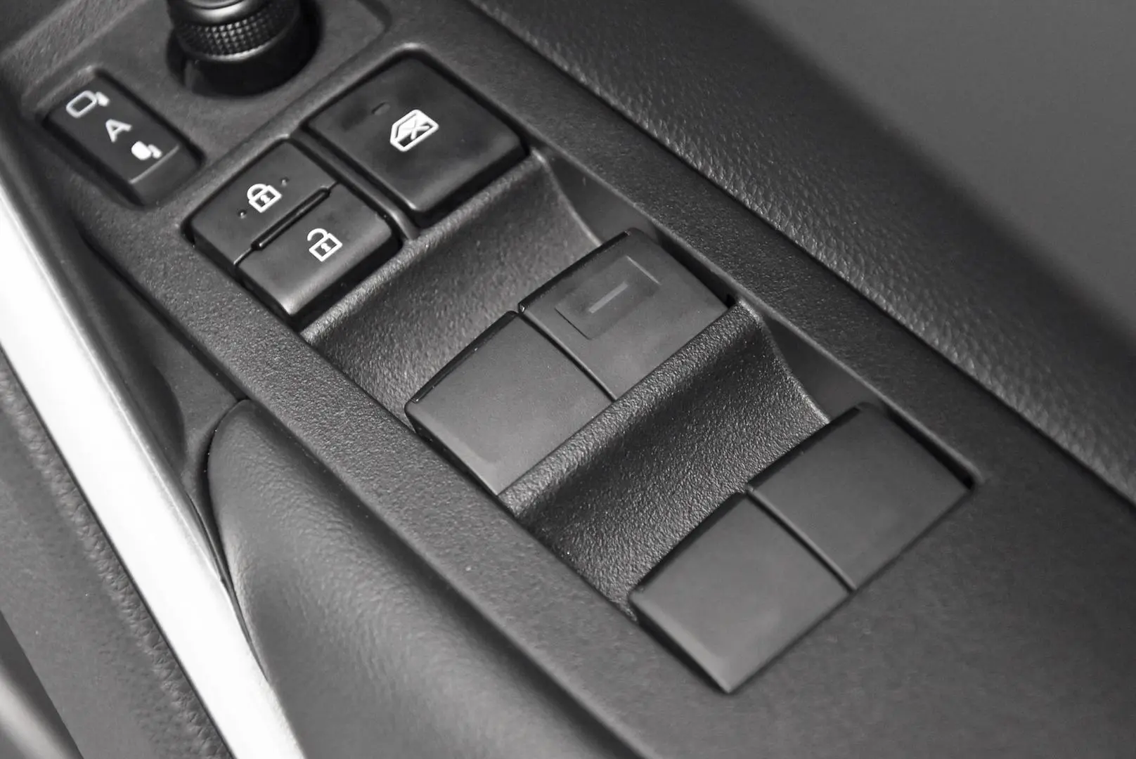 2025 Toyota Corolla Cross Gallery Image 10