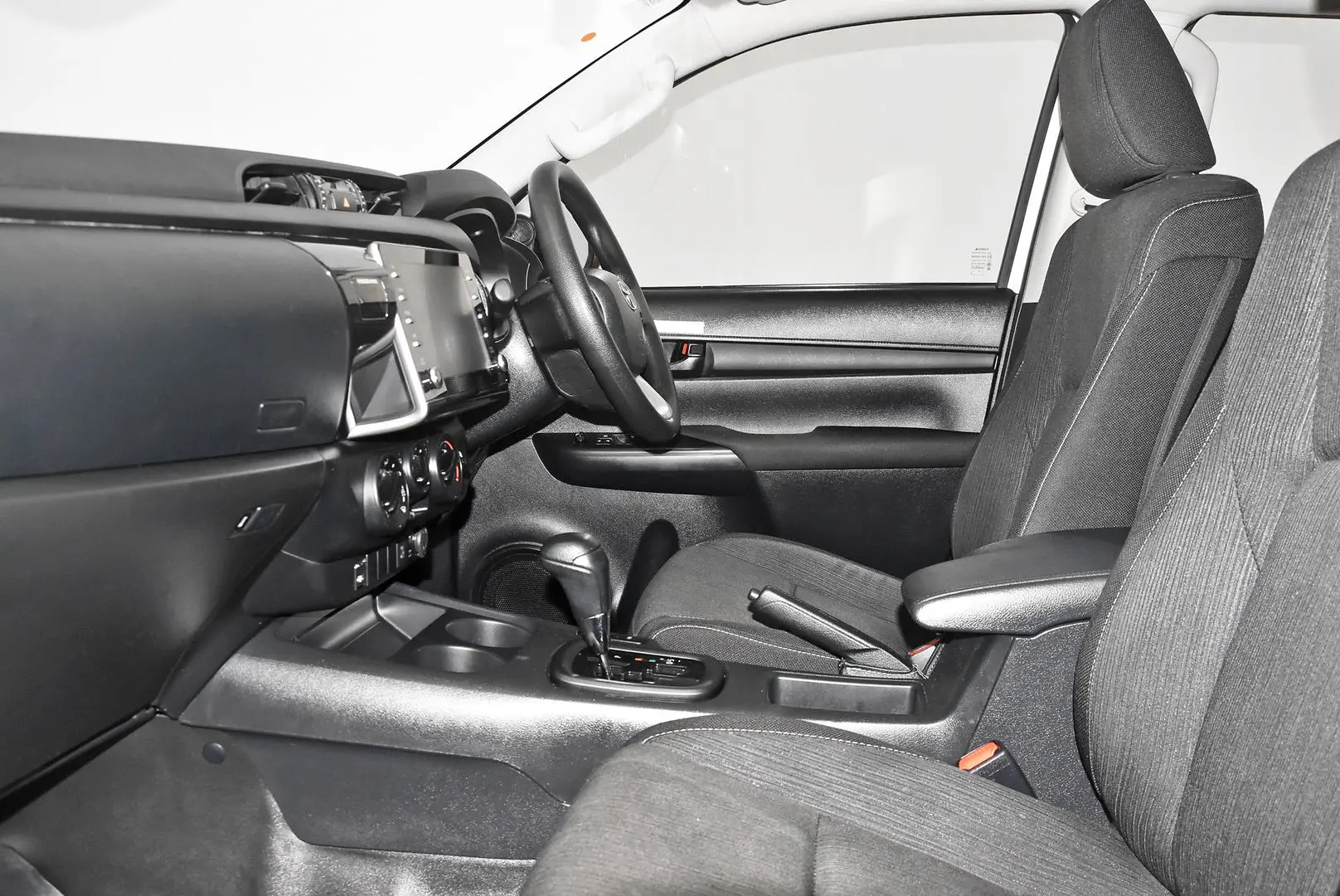 2023 Toyota Hilux Gallery Image 18