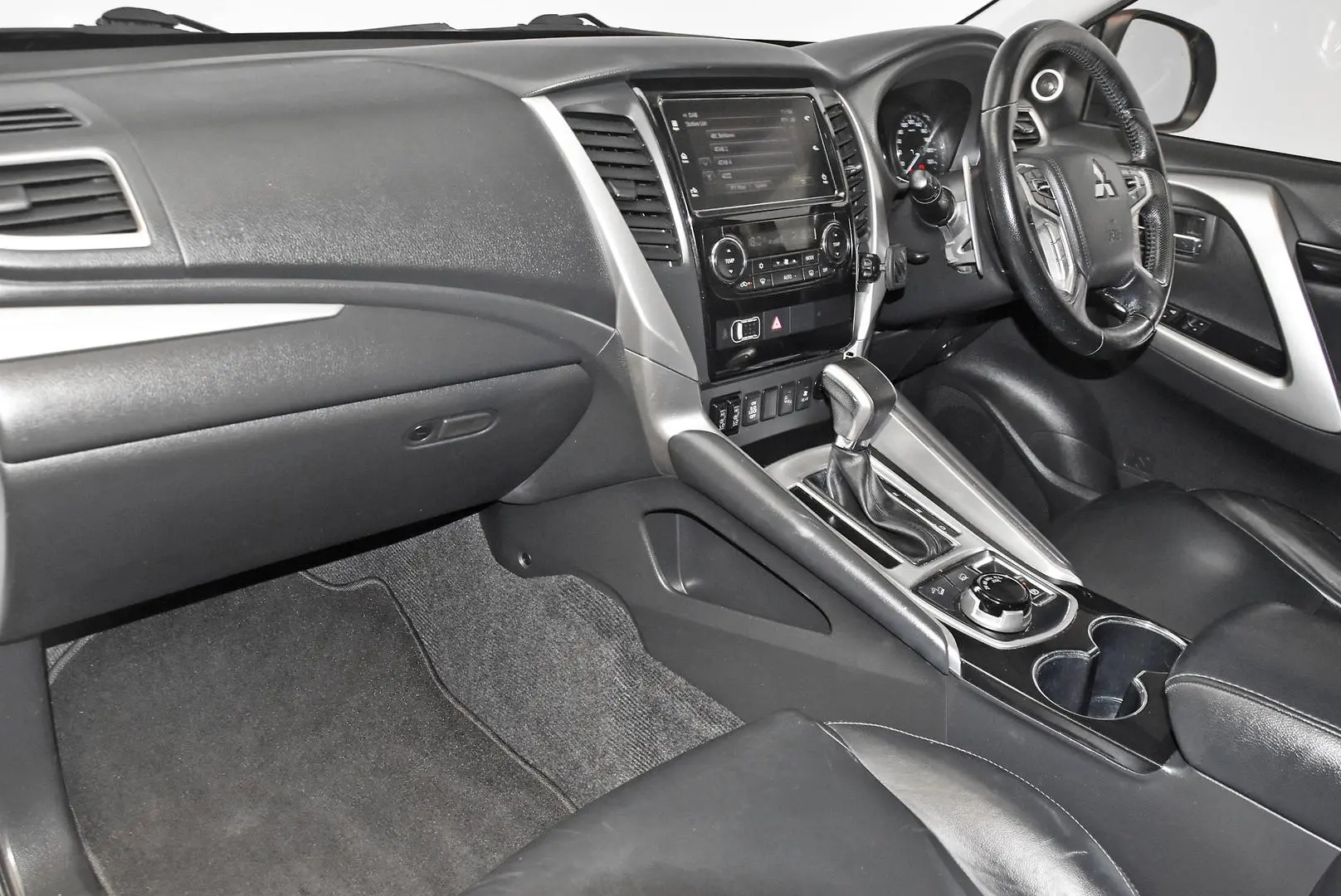 2018 Mitsubishi Pajero Sport Gallery Image 17