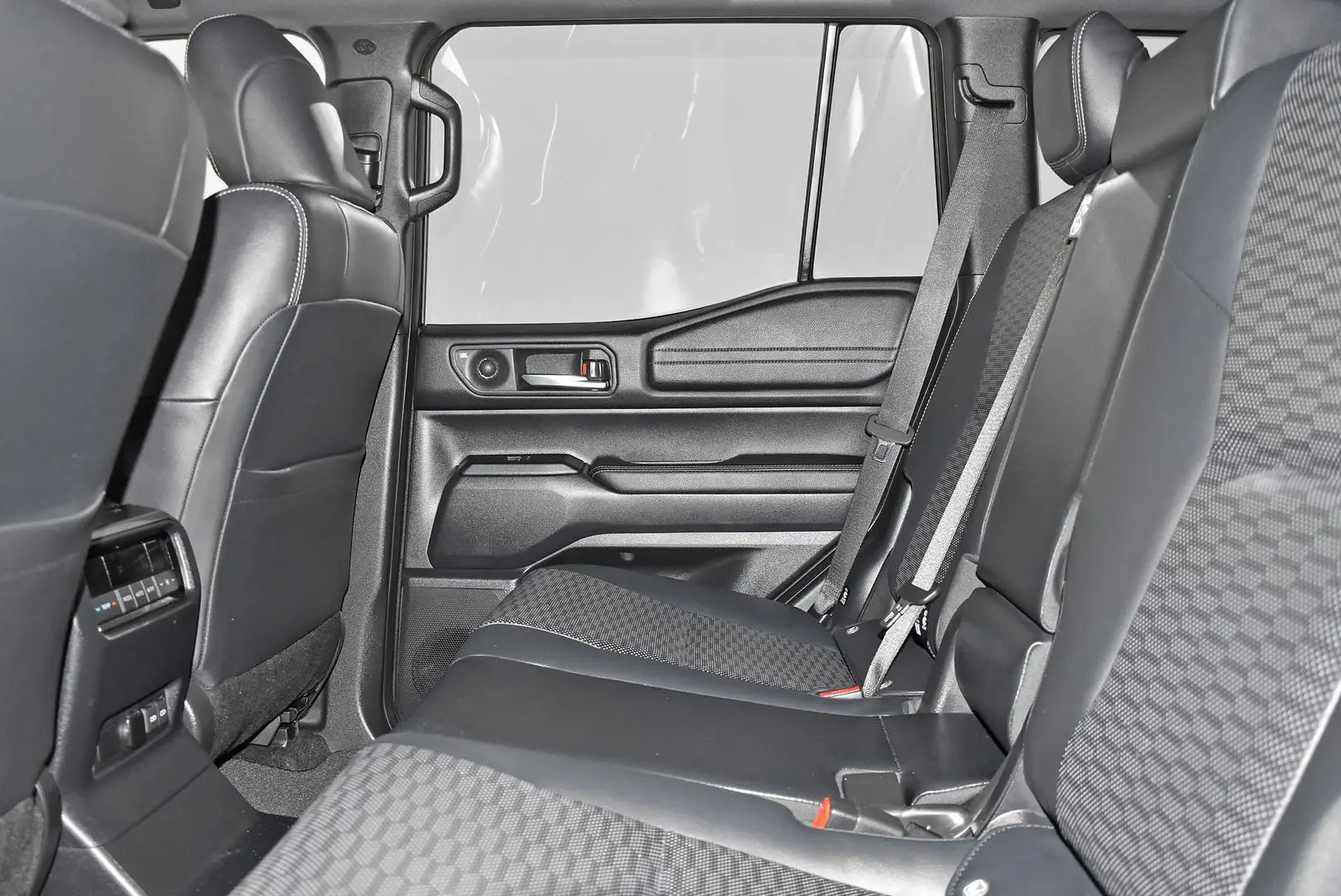 2024 Toyota Landcruiser Prado Gallery Image 18