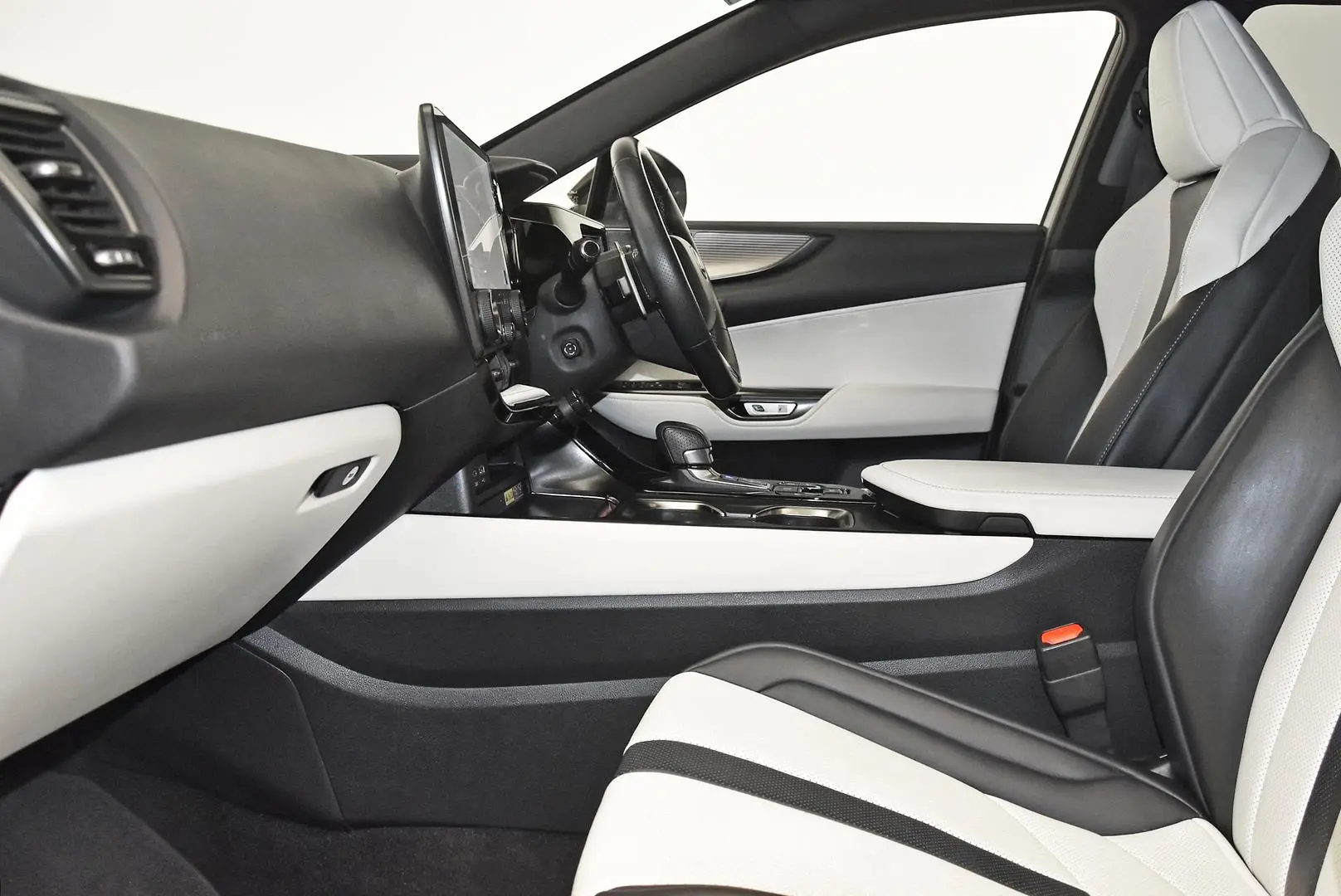2024 Lexus NX Gallery Image 18