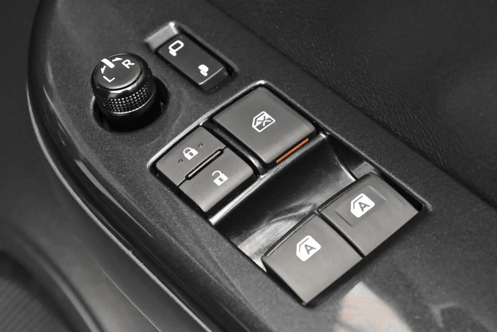 2024 Toyota Hilux Gallery Image 10