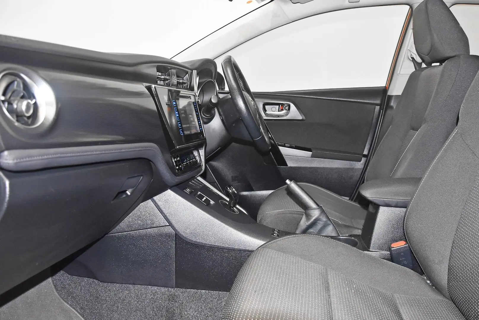 2018 Toyota Corolla Gallery Image 18