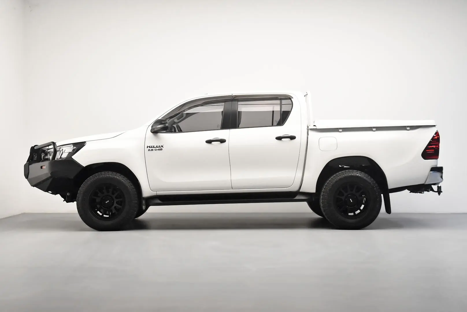 2018 Toyota Hilux Gallery Image 4