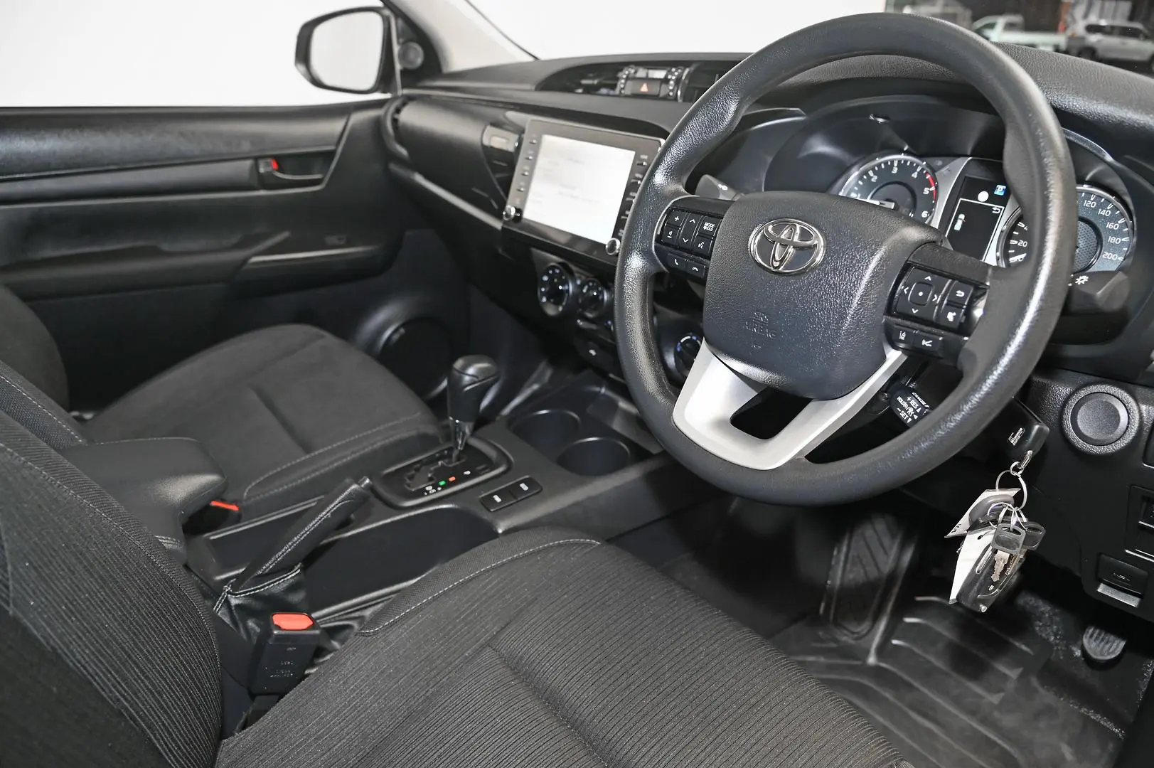 2023 Toyota Hilux Gallery Image 8