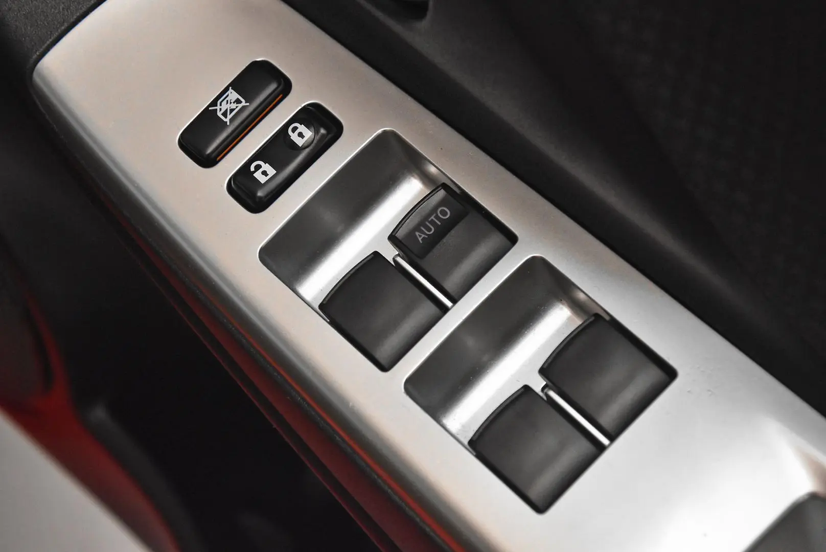 2016 Toyota Yaris Gallery Image 9