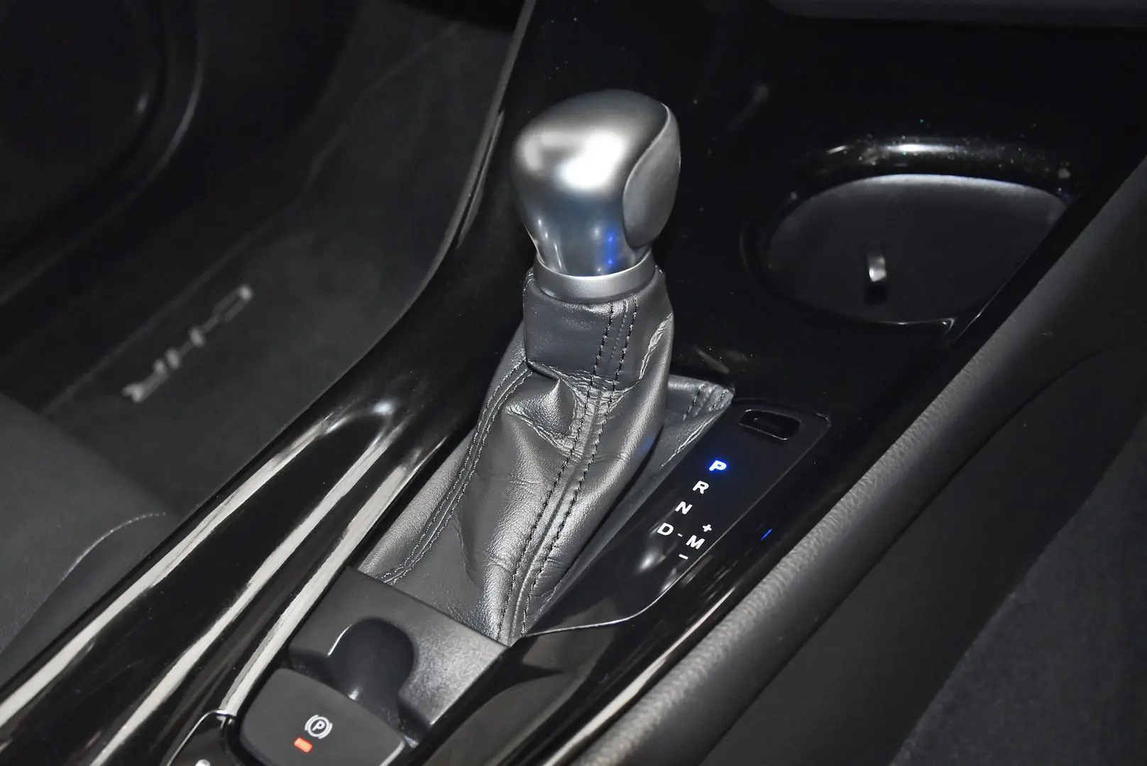 2017 Toyota C-HR Gallery Image 14